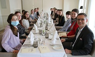 Gute Stimmung beim Benimm-Seminar, an dem 18 Jugendliche zwischen 14 bis 16 Jahren teilnahmen. - Claus Frickemeier