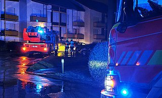 Im ersten Obergeschoss dieses Mehrfamilienhauses brannte am frühen Morgen Unrat auf dem Balkon. - Ralph Meyer
