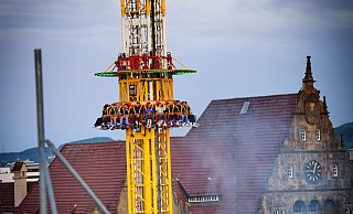 Mit den Temperaturen steigt bei vielen Menschen die Lust auf einen Volksfestbesuch wie dem Leinewebermarkt in Bielefeld. - Barbara Franke