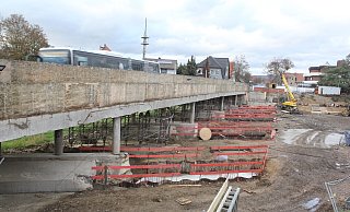 Die erste Hälfte der Flutmuldenbrücke wird dieses Jahr wohl doch noch nicht befahrbar werden. - Ulf Hanke