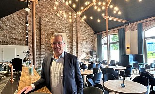 Helmut Dennig findet seine neue Scheune gemütlich, ohne viel Schickimicki. Beim Backfest nächstes Wochenende können sich die Besucher selbst überzeugen vom Charme des alten Gebäudes. - Nicole Sielermann