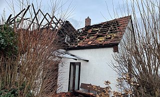 Das Haus in Lerbeck ist nach dem Brand nicht mehr zu retten. - Nina Könemann