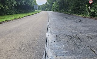 Die sonst viel befahrene B239 ist wie leer gefegt. Sie wird erneuert. - Alexandra Stratmeier