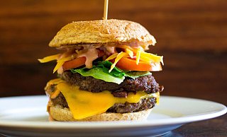 Die NW hat das Burger-Angebot in Enger und Spenge genauer unter die Lupe genommen. - Symbolbild: Pixabay