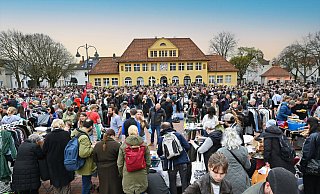 Full-House auf dem Siggi zum Flohmarkt. - Barbara Franke