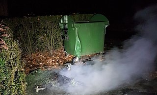 In den vergangenen vier Monaten kam es im Riemekeviertel und auf dem Paderborner Westfriedhof immer wieder zu Brandstiftungen. Am Sonntag waren in diesem Zusammenhang zwei Männer vorläufig festgenommenen worden. - Polizei Paderborn