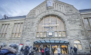 Beim Ranking des Reiseportals Omio landet der Bielefelder Hauptbahnhof auf dem vorletzten Platz was die Pünklichkeit der Züge angeht. - Sarah Jonek