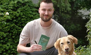 Hermann Frenser hat gemeinsam mit Geschäftspartnerin Svenja Wiedemann "Dog1" gegründet. Seine Golden-Retriever-Dame frisst das Pulver bereits täglich. - Andreas Frücht