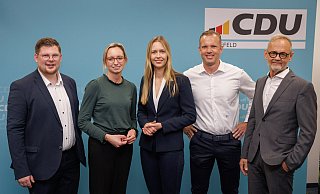 Die CDU-Kreisvorsitzende Christiana Bauer (Zweite von links) mit dem Kandidatenquartett: (von links) Simon Bäumer, Katharina Kotulla, Johannes Grafahren und Joachim Volz. - Oliver Krato Die CDU-Kreisvorsitzende Christiana Bauer (Zweite von links) mit dem Kandidatenquartett: (von links) Simon Bäumer, Katharina Kotulla, Johannes Grafahren und Joachim Volz. - Oliver Krato