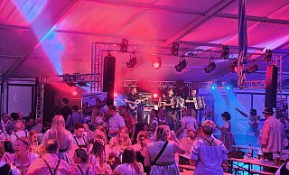 Die Band „Tiroler Bluat“ sorgte für echtes bayerisches Feeling beim „Bocktoberfest“ in Spenge. - Alexandra Stratmeier