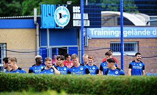 Die Fußballprofis des DSC Arminia beommen neue Trikots. - BARBARA FRANKE