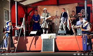 Ein Youtube-Video dokumentiert den Auftritt von Güterslohs Bürgermeister Norbert Morkes bei Anno 1366 in Detmold. - Screenshot: Youtube
