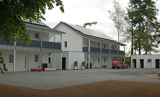 Die vier Neubauten auf dem Areal der ehemaligen Tennisplätze neben der alten Schule sind fast fertiggestellt. - Sandra Spieker Die vier Neubauten auf dem Areal der ehemaligen Tennisplätze neben der alten Schule sind fast fertiggestellt. - Sandra Spieker