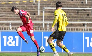 Arminia Bielefelds Vizekapitän Christopher Lannert (l.) machte auf seiner rechten Seite gegen Borussia Dortmund II eine starke Partie. - Oliver Krato