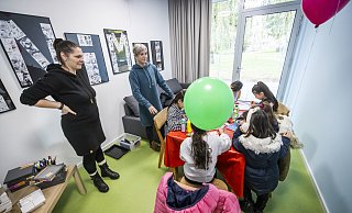 Kaum eröffnet, schon kaperten die Kinder die Räume und legten los mit Kreide und Stiften. - Sarah Jonek