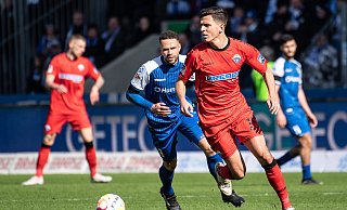 Tobias Müller (r.) kickt ab sofort wieder für den 1. FC Magdeburg, von dem er im Sommer 2022 nach Paderborn gewechselt war. - picture alliance/dpa