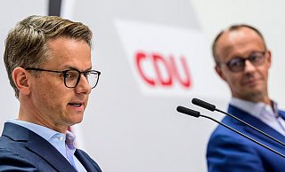 CDU-Chef Friedrich Merz (r.) und sein neuer Generalsekretär, der Ostwestfale Carsten Linnemann. - John MacDougall / AFP