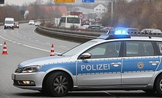 Einsatz für die Polizei auf der Autobahn. - Symbolfoto: Kiel-Steinkamp