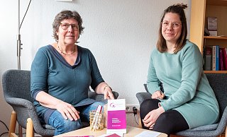 Christine Garberding (l.) und Linda Deppermann-Restel, zwei Frauen des insgesamt vierköpfigen Teams in der Frauenberatungsstelle, machen sich für eine gesicherte Finanzierung im Land stark . - Ralf Bittner