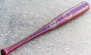 Mit einem Baseballschläger soll ein Mann in Warburg auf ein Paar losgegangen sein (Symbolbild). - Pixabay/GregReese