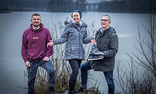 Vor drei Wochen liefen bei Hauke Schulz (v.l.), Astrid Brausch und Gerd-Peter Grün die Vorbreitungen für die Eiswette noch auf Hochtouren. - Sarah Jonek Fotografie