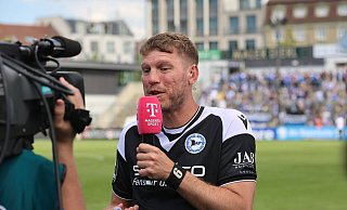 Als Spieler hatte Klos das „Magenta“-Mikro schon ein paar Mal in der Hand, allerdings nur um Fragen zu beantworten. Nun wechselt er die Seiten. - IMAGO/Ulrich Wagner
