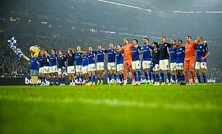 Fußball-Bundesligist FC Schalke 04 ist für ein Freundschaftsspiel gegen den FC Gütersloh im Ohlendorf-Stadion im Heidewald zu Gast. - Teresa Kröger