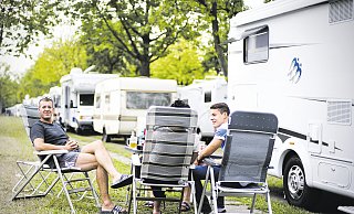 Campingurlaube sind beliebt. Auch in OWL lässt sich dabei auf einigen Campingplätzen eine schöne Zeit verbringen. - picture alliance / dpa