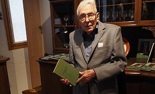 Sein Buch über das Leben der Juden in Steinheim betrachtet Johannes Waldhoff als eine seiner wichtigsten Schriften. - Josef Köhne
