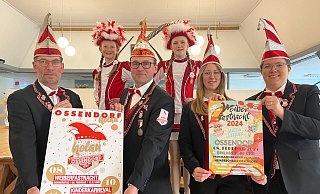 Lust auf den Ossendorfer Karneval macht das Vorstands-Team der Gesellschaft Rot-Weiss mit Martin Wiegand (vorne v.l.), Präsident Wilhelm Engemann, Maren Petry und Tanja Friedrich. Auf ihre Auftritte freuen sich (hinten v.l.) Anna Franziska Berendes und Nele Schütze von der Juniorengarde der Rot-Weissen Funken. - Karnevalsgesellschaft Rot-Weiss