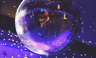 Zwei Bielefelder Disco-Betreiber werfen der Stadt in der ersten Corona-Phase rechtswidrigen Umgang mit den Unternehmen vor. - Symbolbild: Pixabay