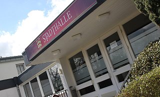 Die Stadthalle in Spenge kann in ihrem aktuellen Zustand nur noch dieses Jahr als Veranstaltungsort genutzt werden. - Jan-Henrik Gerdener