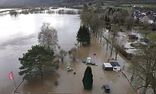 Die Minigolfanlage in Beverungen ist während des Hochwassers komplett überflutet worden. - Dennis Kaufmann