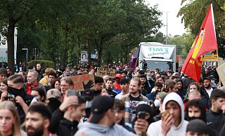 Rund 1000 Teilnehmer kamen im Laufe der Demonstration zusammen, sie verlief weitestgehend friedlich. - Claus Frickemeier