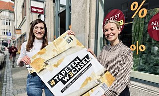 Das Pop-up-Store-Projekt namens "Tapetenwechsel" mit den beiden Protagonistinnen Desirée Lukowski (l.) und Julia Neuhaus vom Cityteam der Wege in der Goldstraße. - Stefan Becker