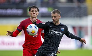 Sebastian Klaas, hier im Duell mit Berlins Fabian Reese (l.). fällt verletzt aus. - David Inderlied