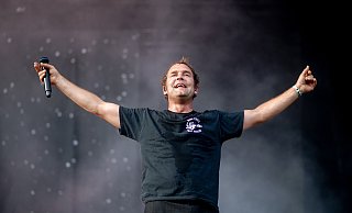 Der deutsche Sänger Axel Bosse wird am Samstag, 22. Juni, auf der Bühne in Salzkotten stehen. Das Open-Air-Festival findet an der Dreckburg statt. - picture alliance/dpa