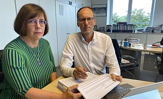 Andrea Linnemann und Bernd Poggemöller berichten von der schlechten Haushaltslage. - Dirk Windmöller
