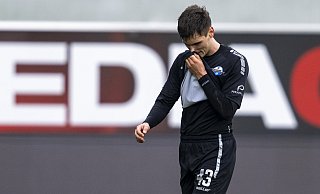 SCP-Akteur Martin Ens leistete sich im Heimspiel gegen Aachen beim Gegentor einen folgenschweren Ballverlust. Allerdings übersah der Schiedsrichter dabei ein Handspiel. - picture alliance/dpa