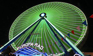 Mit mehr als 53 Metern ist es das höchste Riesenrad in der Geschichte der Liborikirmes. - Amescada Fotoschule