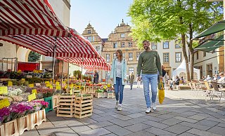 Die Wochenmärkte in Bielefeld bieten fast täglich frisches Obst und Gemüse an. - Teutoburger Wald Tourismus/ T. Evers
