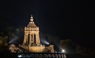 Am Kaiser-Wilhelm-Denkmal haben sich mehrere getroffen und die Aussicht von oben genossen. - Dominik Wehmeier