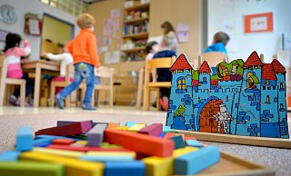 Die städtische Kindertageseinrichtung muss dringend ausgebaut werden. Dafür muss das Feuerwehrhaus weichen. - Dpa (Symbolfoto)