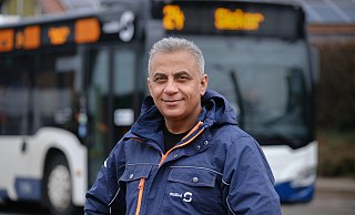 Busfahrer: Das sei als kleiner Junge sein Traumberuf gewesen, sagt Javid Sarvari (47). - Andreas Zobe