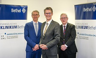 Das neue Führungsteam des EvKB: Matthias Ernst, Geschäftsführer (v.l.), Thorsten Kaatze, Vorsitzender Geschäftsführer, und Rainer Norden, Aufsichtsratsvorsitzender. - Andreas Zobe