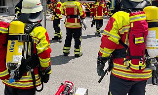 Der Feuerwehrmann wurde in ein Krankenhaus nach Gütersloh gebracht. - Symbolfoto/Imago