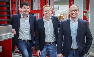 Zukünftiges Dreier-Gespann: Daniel Hüttenhölscher und Rolf Beckhoff freuen sich Sven Schumacher (v.l.) für die Geschäftsführung gewonnen zu haben. - Sarah Jonek Fotografie