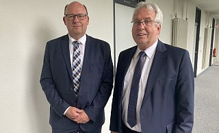 Thomas Bredenbach stellte sich jetzt im Kreishaus im Beisein von Landrat Jürgen Müller den Medienvertretern vor. - Corina Lass