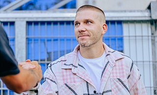 Robert Leipertz muss wohl auch das Heimspiel gegen Wehen Wiesbaden in Zivilkleidung verfolgen. Der SCP-Vizekapitän hat sich erneut verletzt. Wie lange er ausfällt, ist aber unklar. - Besim Mazhiqi