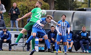 Frederik Kühn (l.), hier gegen Bad Oeynhausens Robin Reimer, ist für Dornbergs Trainer „Aufsteiger der Saison“. - Egon Bieber